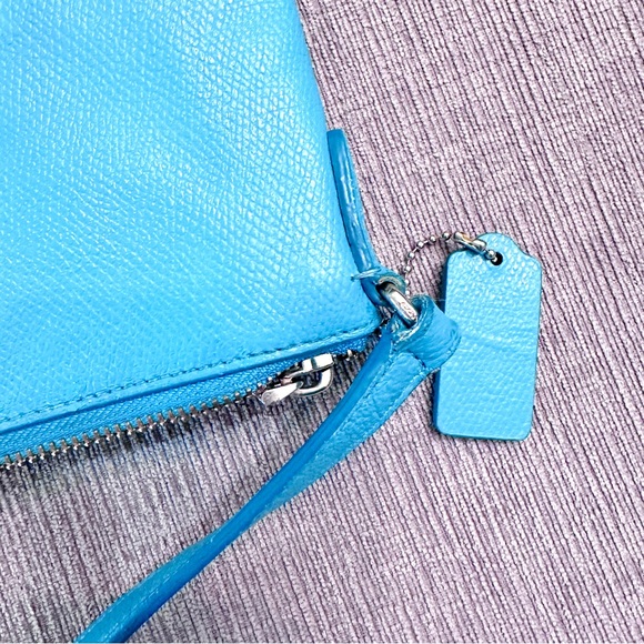 Coach Sky Blue Leather Crossbody Clutch/pouch/purse/bag - Picture 10 of 16